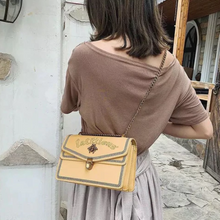Cargar imagen en el visor de la galería, Bolso Para Mujer Amarillo con Detalle de Abeja